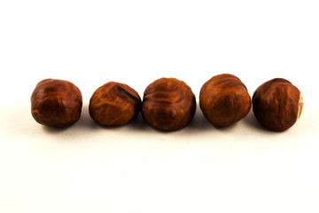 Obraz premium Fresh chestnuts on white background