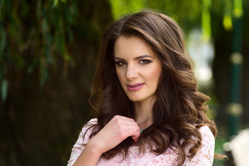 Naklejka premium The girl in a pink dress