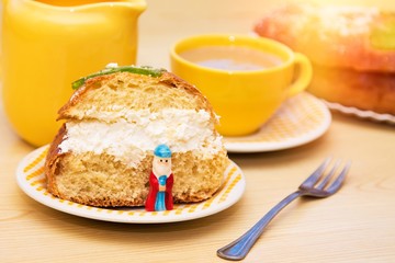 Kings cake, Roscon de reyes, Rosca de reyes, Epiphany cake