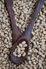 organic white been and spoon wood