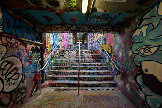 Graffiti tunnels 
