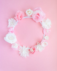 Round frame with paper flowers