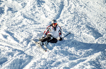 Fototapeta na wymiar The fall of the skier in the snow