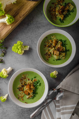 Green cauliflower soup