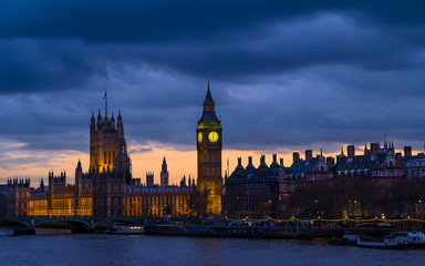 Fototapeta na wymiar Westminster and Big Ben after sunrise 