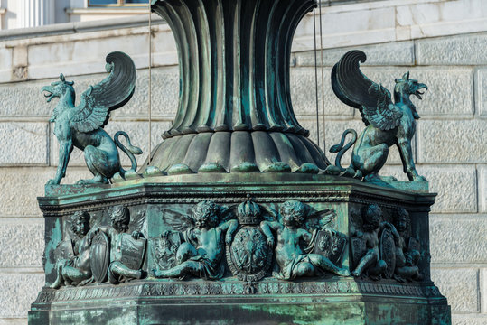Laternensockel vorm in Parlament Wien