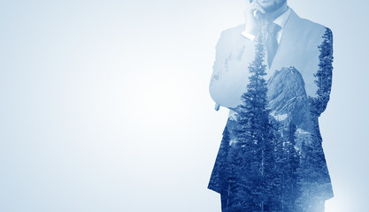 Obraz premium Businessman standing with mountain