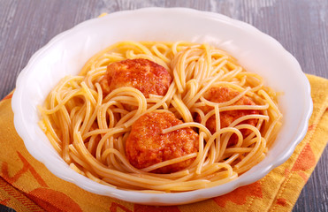 Chicken meatballs with spaghetti
