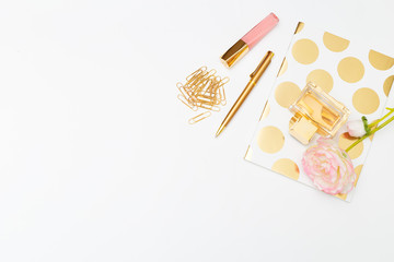 Fototapeta na wymiar Styled femininne gold&pink desk. Copy space