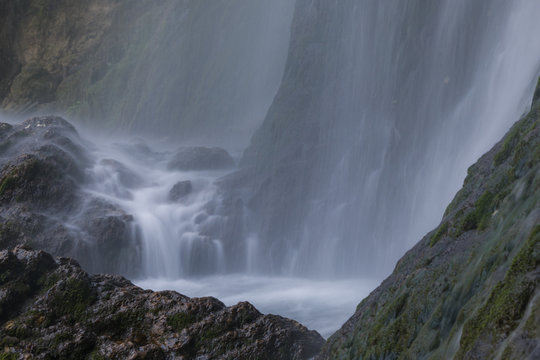 Wassertopf am Uracher Wasserfall