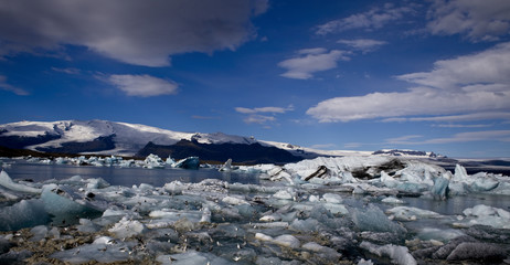 Fototapeta na wymiar Iceberg Lagoon dotted with icebergs from the surrounding glacier, Iceland.