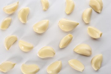 Fototapeta na wymiar Composition with garlic cloves on white background