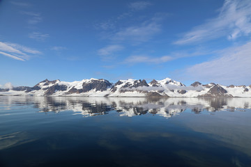 Fototapeta na wymiar Mountains reflections in Barent´s sea, Svalbard, Spitsbergen