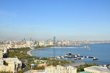 Obraz premium Boulevard on the shore of the Caspian Sea in Baku.Coastal Park.Azerbaijan