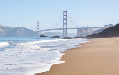 Het uitzicht op de Golden Gate Bridge vanaf het Baker Beach.