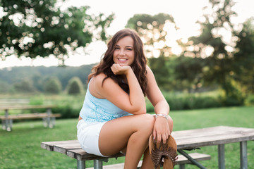 Naklejka premium Beautiful brunette teen woman outside on a summer day