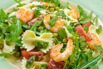 Pasta with shrimp and Greens