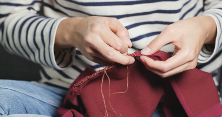 Hand Sews with a needle and thread at home