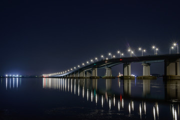 Fototapeta na wymiar 琵琶湖大橋の夜景