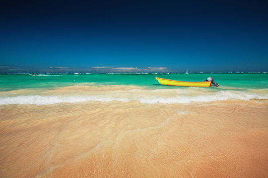 Carribean sea and boat on the shore, beautiful panoramic view