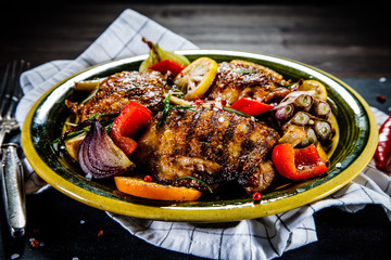 Barbecued chicken legs with vegetables