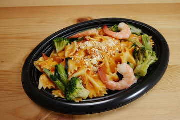 Prawn and broccoli tomato sauce pasta bento