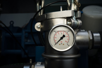 Pressure gauge of industrial machine
