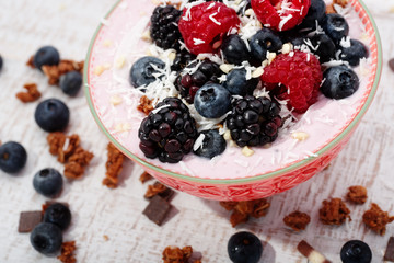 joghurt mit brombeere