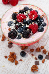 joghurt mit brombeere