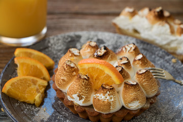 Orangensahne-Tortelett mit Orangensaft