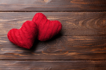 Obraz na płótnie Canvas Valentines day greeting card with red hearts