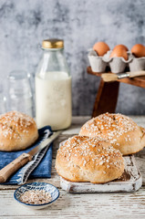 White Bread Buns with Rolled Oats