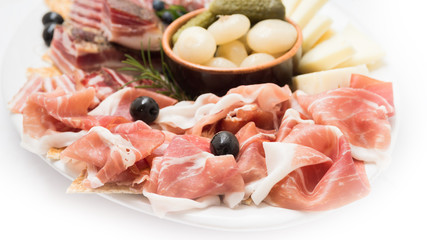 Vassoio di prosciutto crudo e altri cibi italiani