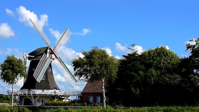 Holl&auml;nder Windm&uuml;hle in Ostfriesland