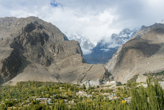The Hunza is a mountainous valley in the Gilgit-Baltistan region of Pakistan. The Hunza is situated in the extreme northern part of Pakistan.