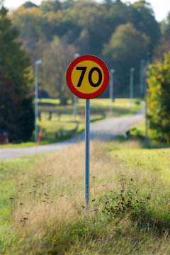 V&auml;gskylt med max 70 km/timme