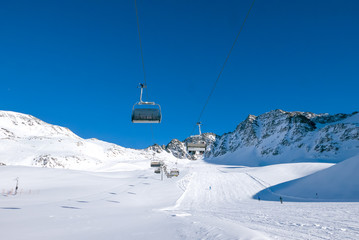 Fototapeta na wymiar Sunny holiday in ski resort, Solda, Sulden, South Tyrol, Italy