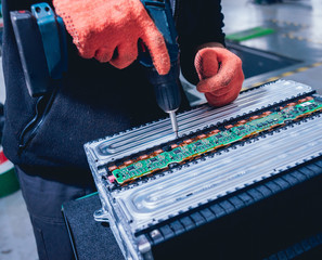 Charging the batteries of the elecric motor. Disassembling the battery of an electric vehicle engine