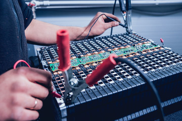 Charging the batteries of the elecric motor. Disassembling the battery of an electric vehicle engine