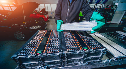 Charging the batteries of the elecric motor. Disassembling the battery of an electric vehicle engine