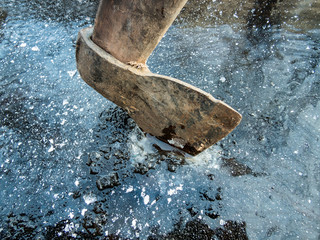 the axe splitting with an edge thin ice