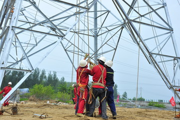 Pylon construction workers