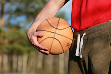 hand hold basketball