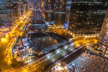 Fototapeta na wymiar Chicago night skyline river and buildings