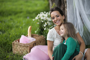 mother with daughter at a picnic