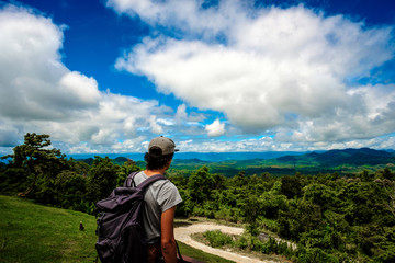 Naklejka premium Man traveler traveling walking with backpack at the jungle on holiday at weekend on background nature view