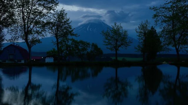 Mt. Fuji Reflected in a Pond at Dawn (Zoom OUT timelapse)