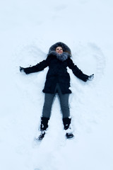 Fototapeta na wymiar woman laying on snow