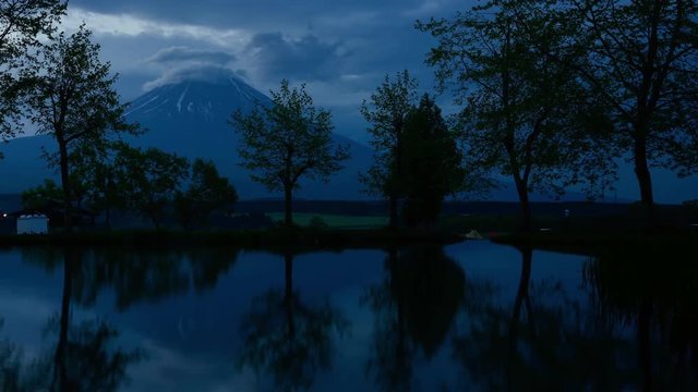 Mt. Fuji Reflected in a Pond at Dawn (Right to Left Panning Timelapse)