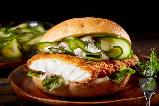 Fish burger with crumbed fillet of fish